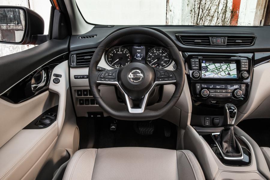 Торпедо Nissan Rogue Sport 2017 года  (фото 17 из 71)